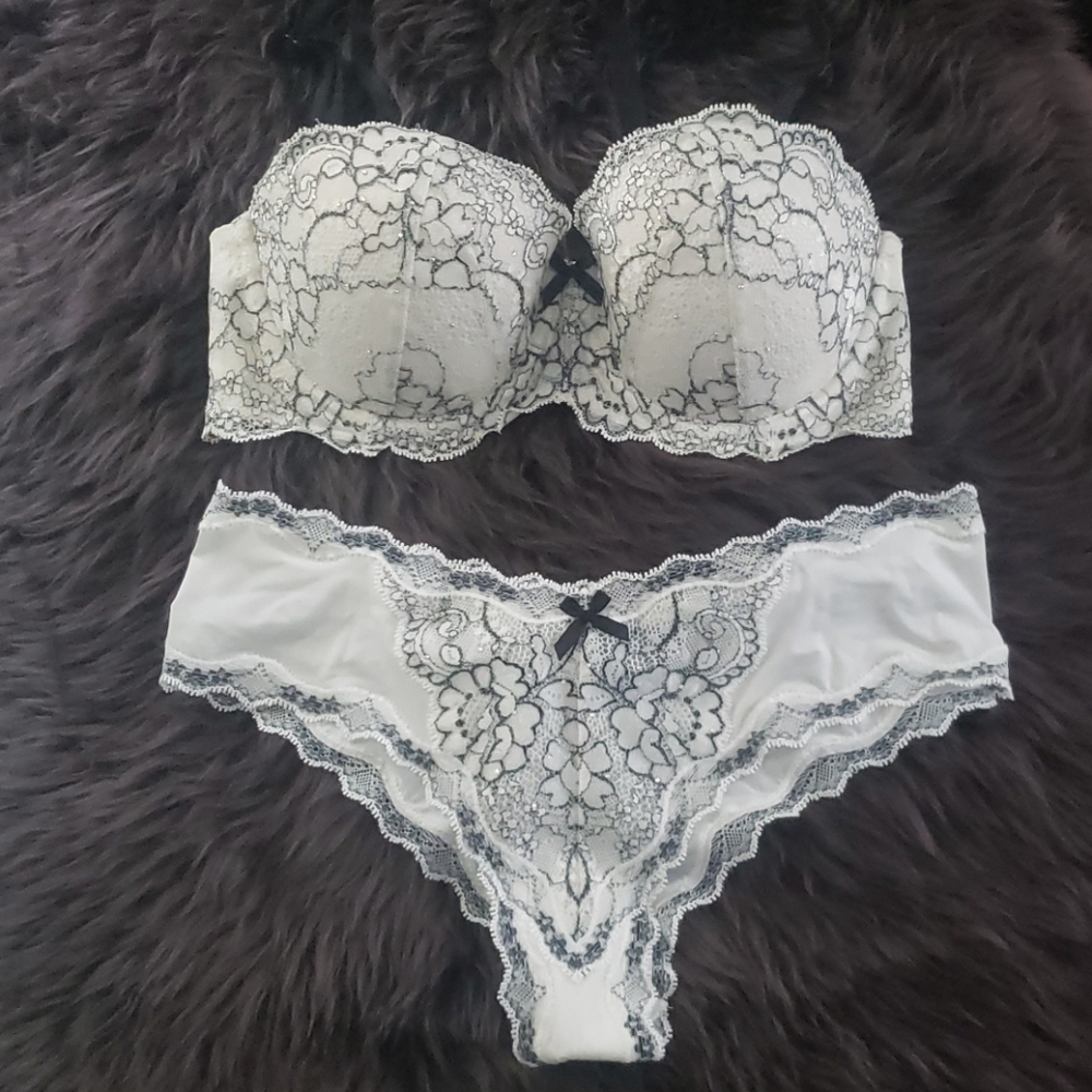 ⭐SET⭐Victoria's Secret Rare Limited Edition Black & White Lace Crystal Set - Picture 2 of 11